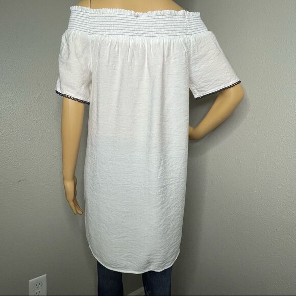E&M Blue and White Off Shoulder Blouse Embroidered Detail on Bottom Hem Medium - Picture 5 of 10